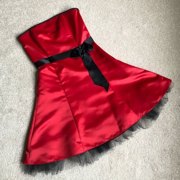 Jessica McClintock/Gunne Sax Red Strapless Dress - Picture 1 of 9